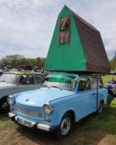 =Sachsenring Trabant mit Dachzelt, gesehen bei der Oldtimerveranstaltung in Frankenberg/Eder im Mai 2023