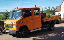 =MB Vario 813 D der Gemeinde PETERSBERG steht zu Pflegearbeiten in Marbach, 09-2023