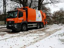 AROCS-2643 mit FAUN-Variopress Aufbau, in winterlicher Umgebung; 231210