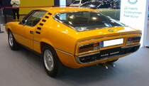 Heckansicht eines Alfa Romeo Montreal ist im Farbton arancio 601. Essen Motorshow am 06.12.2023.