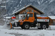 Dieser Unimog U318 der Gemeinde Pfronten war Ende November 2023 im Winterdienst unterwegs.