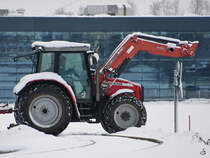 Ende November 2023 konnte ich in Pfronten diesen Massey-Ferguson-Traktor auf einem Bahnübergang ablichten.