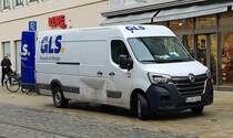 =Renault Master von GLS auf Zustellertour in Augsburg, 12-2023