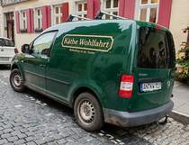 =VW Caddy vom Weihnachtsdekospezialisten KÄTHE WOHLFAHRT, gesehen im Dezember 2023 in Rothenburg ob der Tauber