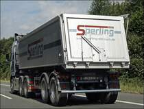 Hier der VOLVO FH 520PS von ABBRUCH SPERLING GmbH mit einem LANGENDORF-Kippsattel.