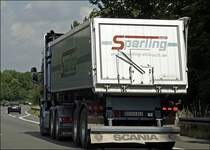 ABBRUCH-Sperling GmbH: Und die Spitze f�hrt der SCANIA TOPLINE R620 \8/ ebenfalls mit Langendorf Kippsattel. Als  Zusatz  sind Bullenf�nger, Lampenb�gel, Chrom und ein Auspuff der nach oben geht....
