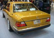 Heckansicht eines Mercedes Benz W124 400E aus dem Jahr 1992 in USA-Ausführung. Essen Motorshow am 06.12.2023.