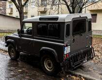 Rückansicht: Land Rover Defender 90 (dreitürer). Die Aufnahme stammt von Dezember, 2022.