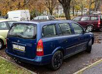 Rückansicht: Opel Astra G Caravan. Die Aufnahme stammt von Dezember, 2022.