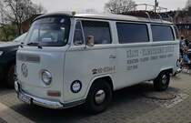 =VW T 2, gesehen auf dem Ausstellungsgelände der Oldtimerveranstaltung in Frankenberg/Eder im Mai 2023