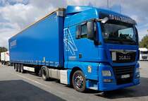 =MAN der serbischen Spedition AGRORIT rastet an der Hunsrückhöhenstrasse im August 2023