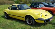 =Opel GT/J, gesehen auf dem Ausstellungsgelände der Oldtimerveranstaltung in Frankenberg/Eder im Mai 2023