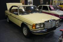 Mercedes Benz C123 230 aus dem Jahr 1980. Die legendäre Mercedes Benz Baureihe W123 stand ab dem Frühjahr 1976 bei den Händlern. Im März 1977 erweiterte Mercedes Benz die Modellpalette um das formschöne, zweitürige, Coupe C123. Das Coupe Modell war anfänglich als 230 und 280 lieferbar. Hier konnte ich ein 230´er Coupe des letzten Modelljahres 1980 ablichten. Ab 1981 wurde das Modell durch den C123 230E abgelöst. Der Vierzylinderreihenmotor hat einen steuerlichen Hubraum von 2277 cm³ und leistet 109 PS. Essen Motorshow am 06.12.2023.
