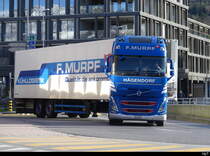 Volvo Sattelschlepper unterwegs in Schaan/FL am 27.12.2023