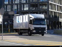 Mercedes mit Kastenaufbau in Schaan/FL am 17.12.2023