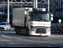 Renault mit Kastenaufbau in der Stadt Genf am 16.12.2023