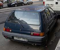 Rückansicht: Daihatsu Charade. Foto: Dezember, 2022.