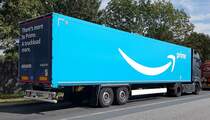 =MB Actros-Sattelzug mit einem Auflieger von AMAZON PRIME rastet im August 2023 an der Hunsrückhöhenstrasse