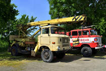 IFA W50 Kranwagen, gesehen am 29.5.2023 in Schierwaldenrath auf dem Gelände der Selfkant Bahn / Schiene trifft Strasse