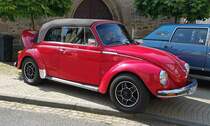 =VW Käfer Cabrio, gesehen bei der Oldtimerausstellung in Spangenberg, 05-2023