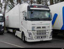 Volvo Sattelschlepper abgestellt in Lyss am 31.12.2023