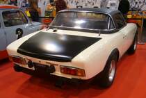 Heckansicht des Fiat Abarth 124 Sport Rallye Spider. Essen Motorshow am 06.12.2023.