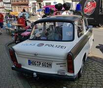 =Polizei-Trabant 601, Bj. 1986, 26 PS, 594,5 ccm, steht im Volkspolizei-Optik, bei der Oldtimerausstellung in Spangenberg, 05-2023. Ein Eyecatcher und/oder Aufregeobjekt für den ein oder anderen Bildbetrachter!