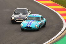 #180 JAGUAR E Type (1965), Fahrer: MOWLE Lee (GBR) & KEEN Phil (GBR) // #3, JAGUAR E Type  (1962), Fahrer: GRAF VON OEYNHAUSEN-SIERSTORPFF Marcus (DEU)& NEWALL Andy (GBR), Spa six Hours Classic / MASTERS GENTLEMEN DRIVERS & MASTERS PRE-66 TOURING CARS, am 30.09.2023
