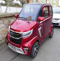 Econelo Nelo 4.2, 4-rädriger E-Kabinenroller für zwei Personen, Reichweite 50Km, Frontansicht, Dez.2023