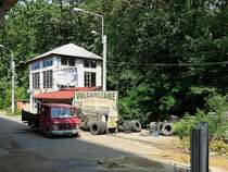 MB-VARIO Doppelkabiner wartet im Großraum Bucaresti auf den richtigen Reifen; 230706