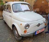 =Fiat 500, gesehen bei der Sonderausstellung Fiat 500 auf Schloss Spangenberg im Mai 2023