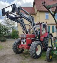 =IHC 856 XL, gesehen auf dem Ausstellungsgelände der Traktorfreunde Wiershausen am Klostergut Hilwartshausen, 05-2023