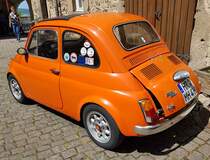 =Fiat 500 L, gesehen bei der Sonderausstellung Fiat 500 auf Schloss Spangenberg im Mai 2023