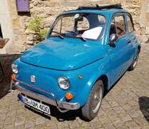 =Fiat 500, gesehen bei der Sonderausstellung Fiat 500 auf Schloss Spangenberg im Mai 2023