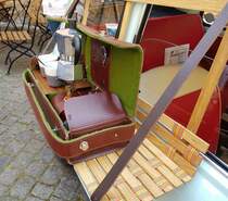 =Getränkebar des Fiat 500, gesehen bei der Sonderausstellung Fiat 500 auf Schloss Spangenberg im Mai 2023