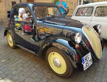 =Fiat 500 Topolino, gesehen bei der Sonderausstellung Fiat 500 auf Schloss Spangenberg im Mai 2023