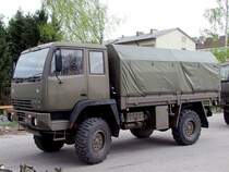 STEYR-LKW des Panzergrenadierbataillon 13 wartet auf den Fahrbehfehl; 090418

