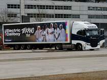 IVECO von PIETER SMIT, mit TEKKNO-TOUR Auflieger während eines Aufenthaltes in Innsbruck; 240208