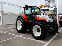 STEYR-4120 multi (Leistung:117PS; Hubraum:3400ccm; vmax.:40Km/h) wurde für eine landwirtschaftliche Ausstellung bereitgestellt; 230913