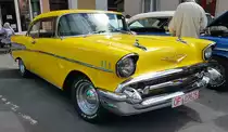 =Chevrolet Series 2400C, 1957er Modell, Karosserieversion Bel Air Del Ray Hardtop Sport Coupe glänzt bei den Fladungen Classics 2023 im Juli 23