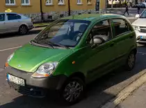 Hier ist ein Chevrolet Spark in der Farbe Apple Green (Apfelgrün) zu sehen. Foto: 04.2023.