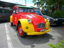 Citroen 2CV SO 911 mit Fastfood Werbung in Olten am 07.06.2009
