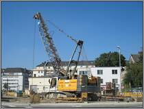 Dsseldorf, U-Bahn-Projekt Wehrhahnlinie, knftige Rampe im Stadtteil Bilk, 30.08.2008: Fr das Ausheben von Gruben fr die Schlitzwnde wurden zwei Liebherr-Seilbagger herbeigeschafft. Auf diesem Bild sieht man einen der beiden, jetzt komplett montiert und bereit zum Einsatz.