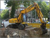 Dsseldorf, U-Bahn-Projekt Wehrhahnlinie, U-Bahnhof Heinrich-Heine Allee, 30.08.2008: Ein Bagger des Herstellers Furukawa im Einsatz.