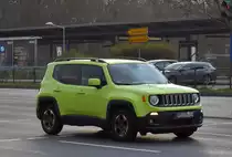 Das SUV Jeep® Renegade in ungewöhnlicher Farbe am 12.03.24 Berlin Marzahn.