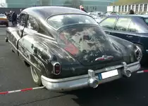 Heckansicht eines Buick Eight Special 40 Sedannette aus dem Jahr 1950 mit viel  Patina . Oldtimertreffen an Mo´s Bikertreff in Krefeld am 10.03.2024.