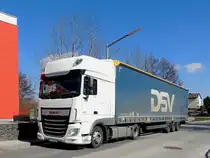 DAF-XF480 steuert mit dem Sattelauflieger bereits die nächste Laderampe an; 220308