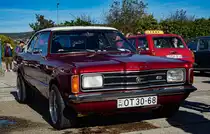 Hier ist ein getunter Ford Taunus TC zu sehen. Die Aufnahme stammt von Oktober, 2023