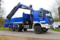THW Ortsverband Rüsselsheim Mercedes Benz Actros LKW-Kran (Heros Rüsselsheim 37/46) mit aufgebauten Kran am 17.03.24 bei einen Fototermin. Danke für das tolle Shooting Teil 1