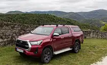 Diesen Toyota Hilux (8. Generation,  Crimson Spark Red ) habe ich in Mai 2023 fotografiert.